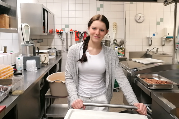 Ferienarbeit_Praktikum_Küche.png