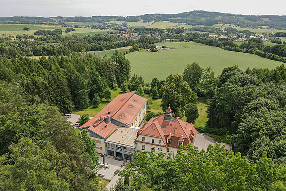Cunewalde_5_Drohne_Haus_und_Landschaft.jpg 